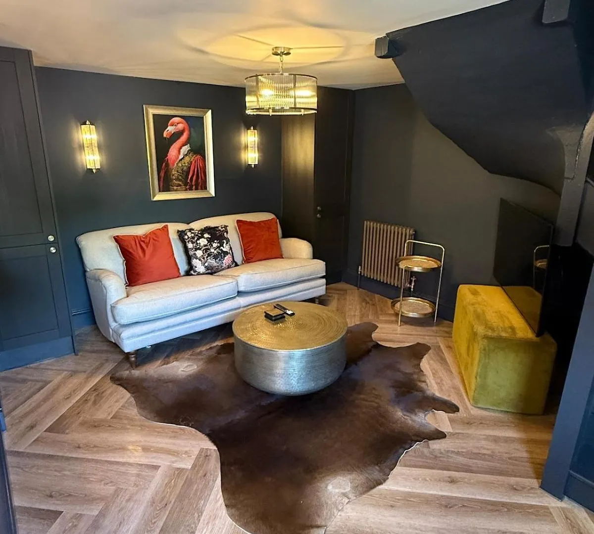 Charming Cottage In Heart Of Town